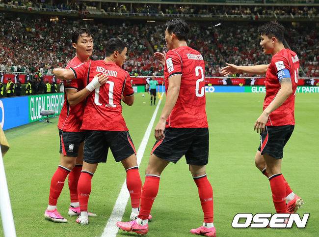'손흥민, 이강인도' 왜 다들 핑크 축구화를 신을까...2026 월드컵 뒤덮은 '핑크 열풍'