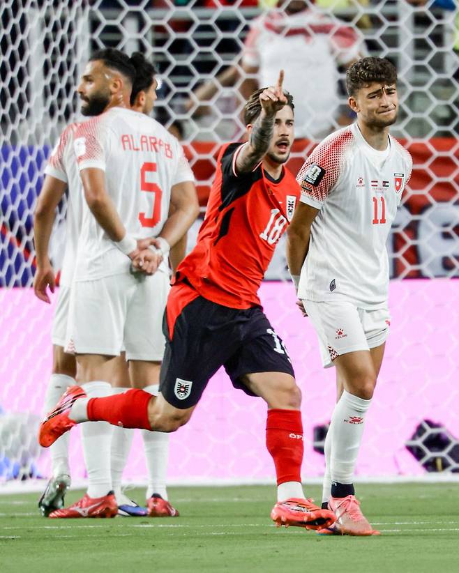 [월드컵 리뷰] '한국전 1-0' 오스트리아, K리거 자책골로 힘들게 이겼다...'야잔 자책골' 요르단에 3-1 승