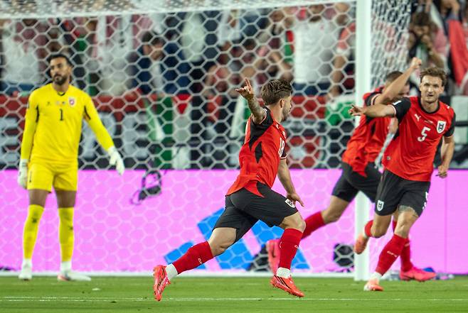[월드컵 리뷰] '한국전 1-0' 오스트리아, K리거 자책골로 힘들게 이겼다...'야잔 자책골' 요르단에 3-1 승