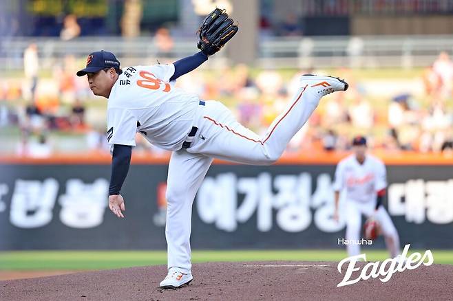 류현진 진짜 최고령 다승왕 하겠네…NC전 안타 9개 맞고도 6이닝 2실점 '9승 도전'