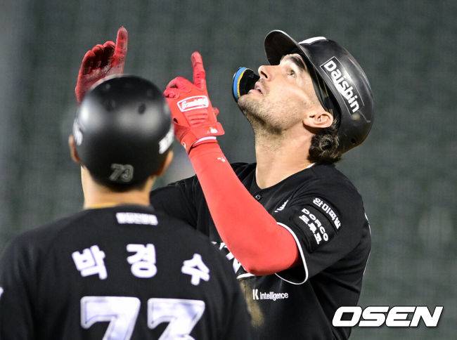 LG 떨고 있나, 16억 포수+29억 2루수 다 빠졌는데 1위 1G차 압박 “2사 후 연속 적시타로 승기 굳혔다”