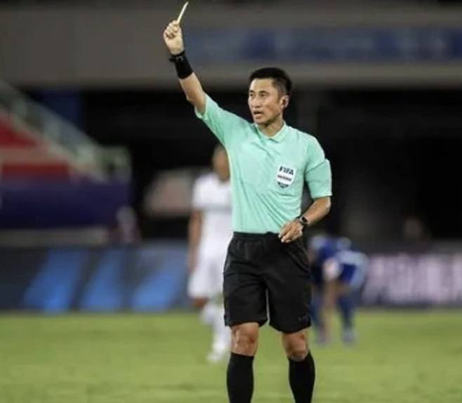 [오피셜]대한민국 초대형 굴욕, 2002년 이후 '0명'...중국마저 배출했다, '축구 포청천' 마닝 월드컵 주심 출격