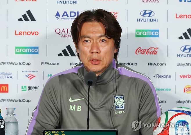 홍명보호, 하늘이 몇 번 돕는 거야? 대형 호재 또 터졌다! 남아공 베테랑 MF 개막전 퇴장→3G 출전 정지…한국전 못 뛴다 [과달라하라 현장]