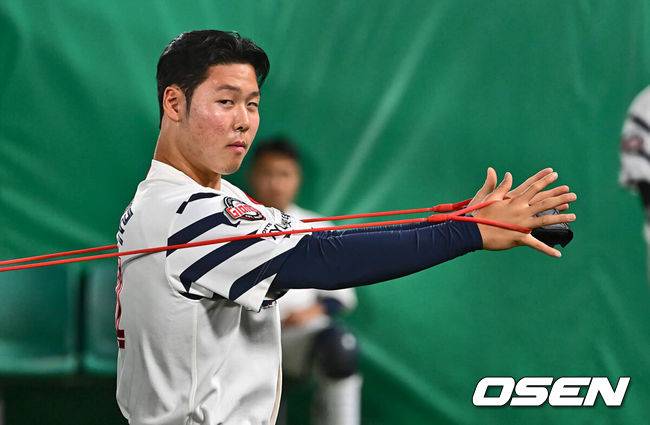 ‘한국의 오타니’ 롯데 1라운드 투수, 또 9회 1점 리드 지켰다. 2경기 연속 세이브…팔꿈치 재활→제대하면 필승조