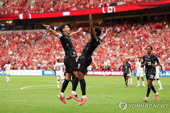 [월드컵] 캐나다 '사상 첫 승리'…9명이 싸운 카타르에 6-0 완승
