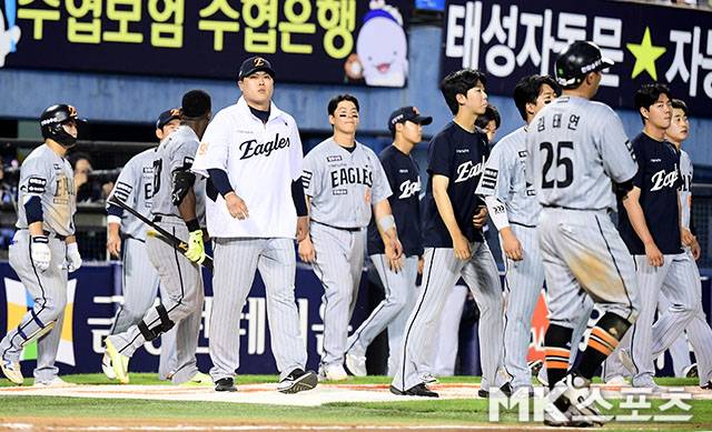 실책-실책-실책…1회부터 자멸하며 결국 6연패 늪 빠진 한화, 삼성 상대로 반등할까