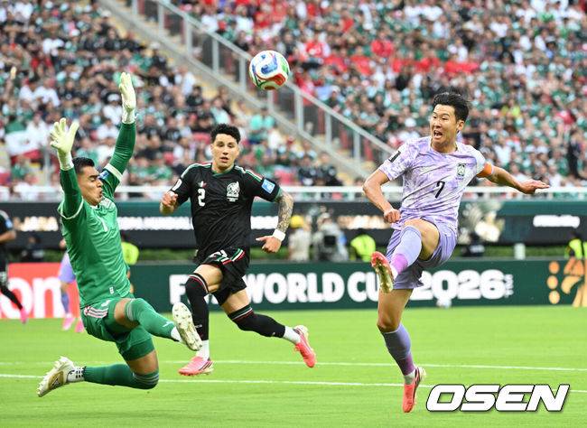'41분간 슈팅 無' 한국, 멕시코와 지루한 공방전...손흥민 아쉬운 오프사이드→야유 속 0-0 전반 종료[대한민국 멕시코 현장]