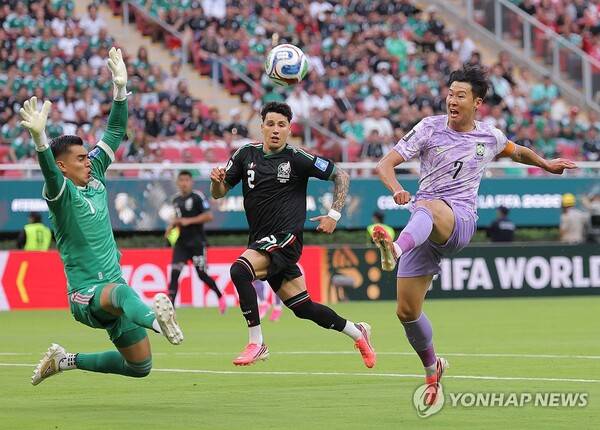'시간이 없다' 멕시코전 패배 위기 한국, 0-1로 후반 하이드레이션 브레이크