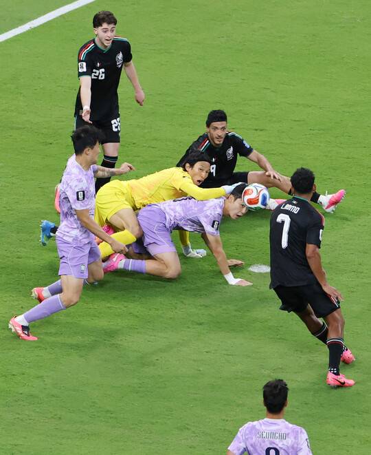 '시간이 없다' 멕시코전 패배 위기 한국, 0-1로 후반 하이드레이션 브레이크