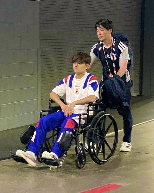 '월드컵 우승의 꿈' 日 축구, 한숨 푹푹...'이강인 절친' 구보까지 쓰러졌다
