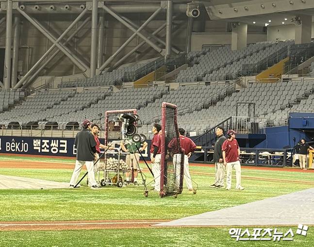 2회 병살타→3회 병살타→4회 또 병살타…안타 더 많이 치고도 진 키움, 4연패 후 '고척돔 불 켜고' 특타 실시 [고척 현장]