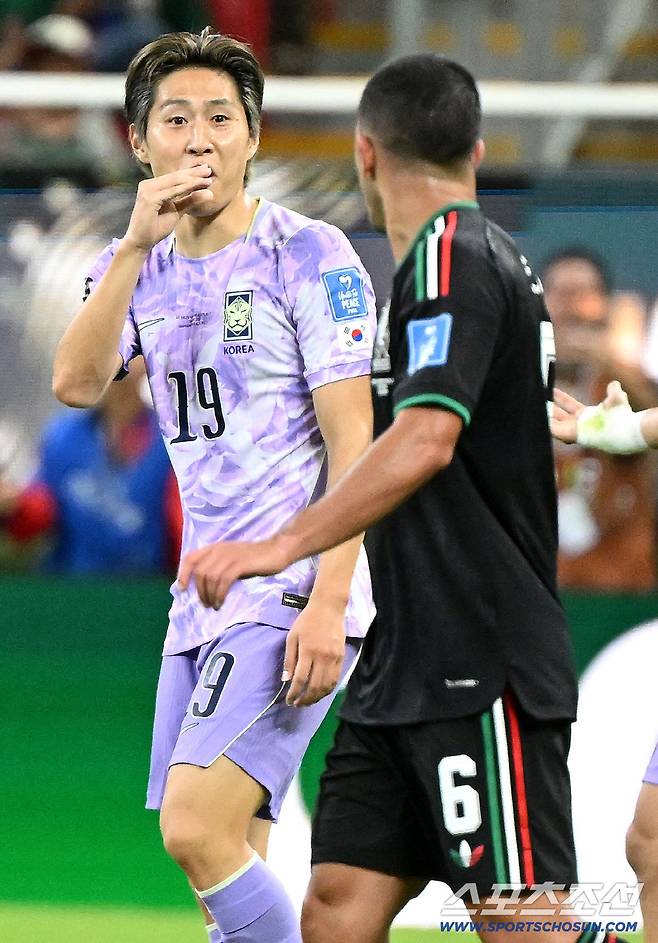 '이영표-박지성도 분통' 손흥민 막고→이강인 가격…韓 대놓고 당했다, 우려가 현실 된 남미 심판 '홈 콜'