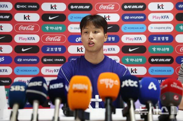 '깜짝 조커 급부상!' 홍명보호, 새로운 공격 옵션 찾았다...조규성 향한 '환상 크로스' 존재감 드러낸 엄지성,
