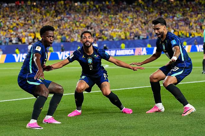 [월드컵 리뷰] 일본 벌벌 떤다...브라질, '0-5 참패' 한국처럼 아이티 박살냈다, 3-0 완승 '비니시우스 맹활약'