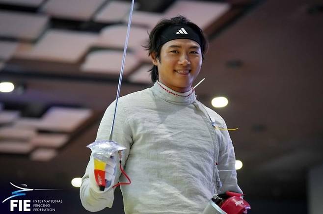 ‘펜싱 간판’ 오상욱, ‘투표소 봉쇄’로 남의 칼 빌려 亞선수권 제패