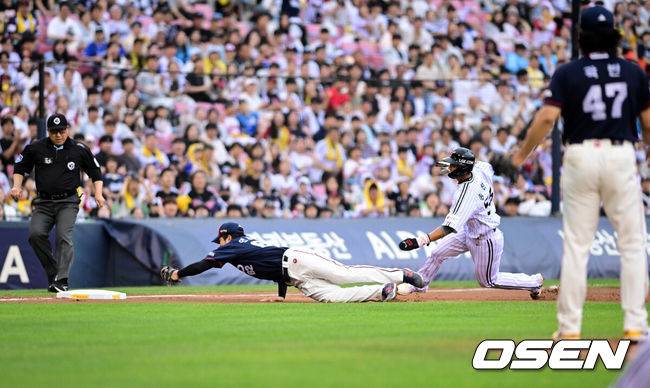 '찬물 견제사→역전 스리런 홈런' 4번타자 결자해지 하다. LG 이틀 연속 역전승...두산 또 홈런에 울다 [잠실 리뷰]