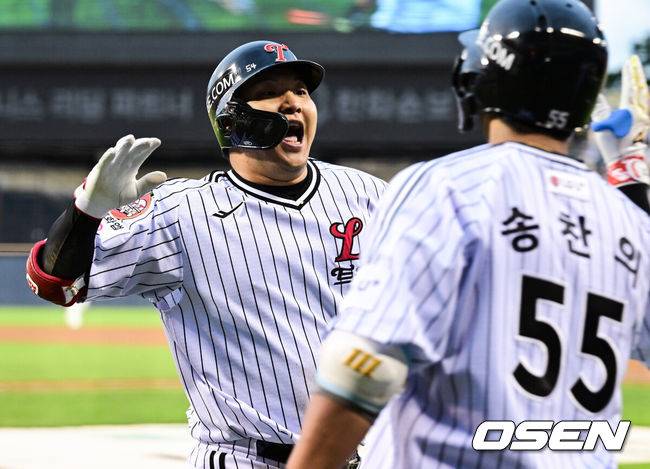 '찬물 견제사→역전 스리런 홈런' 4번타자 결자해지 하다. LG 이틀 연속 역전승...두산 또 홈런에 울다 [잠실 리뷰]