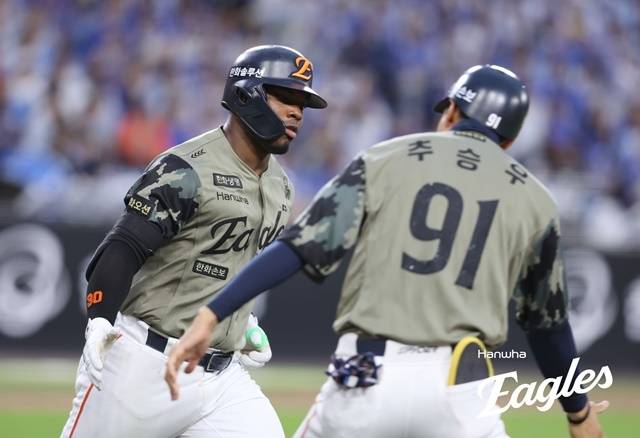 4회 8득점 대폭발!…‘페라자 멀티 홈런+노시환·허인서 4타점 합작’ 한화, 삼성 6연승 저지하며 6연패 탈출