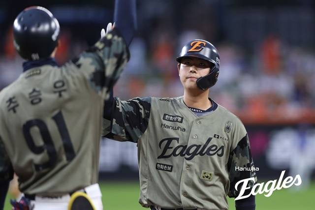 4회 8득점 대폭발!…‘페라자 멀티 홈런+노시환·허인서 4타점 합작’ 한화, 삼성 6연승 저지하며 6연패 탈출