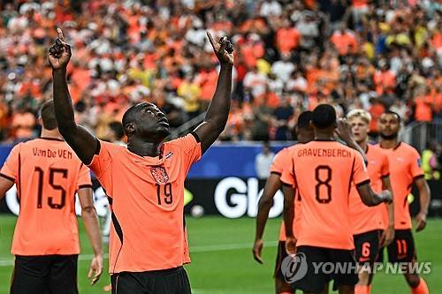 일본이 정말 잘했구나…'日과 2-2 비긴' 네덜란드, 스웨덴 5-1 대파→'죽음의 조' F조 선두 등극 [월드컵 리뷰]