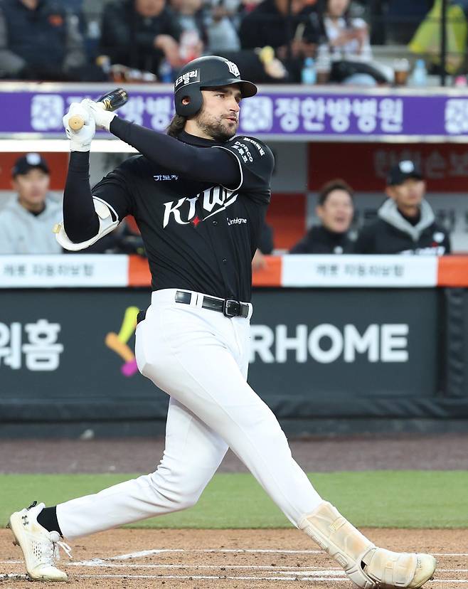 스테로이드 검출 김재환 → 도핑 전력자 역대 두 번째 3연타석 홈런 → SSG 5연패 탈출 [어제의 프로야구]