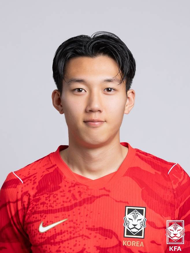 '한국 축구 대형 스타 탄생 예고' 수비의 핵심 이한범, 반 다이크와 호흡 맞출까...