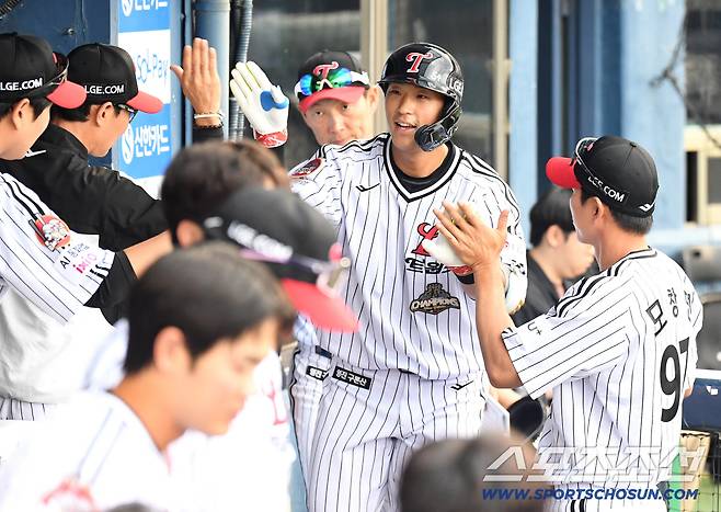 [오피셜] LG 마지막 잠실에서 잊지 못할 대기록 작성! KBO 최초 '1회 4홈런' + 잠실 최초 '1이닝 4홈런' → 영광의 이름 '송찬의 오스틴 박동원 문정빈'