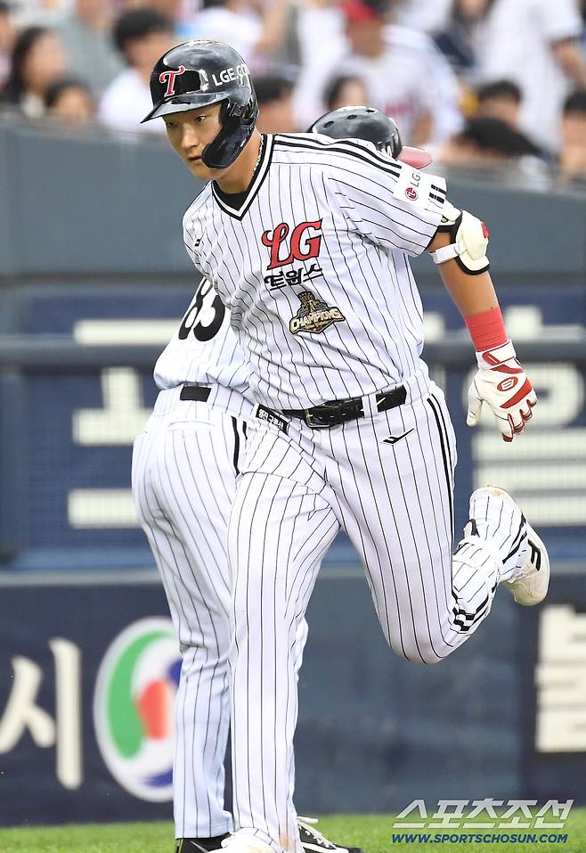 [오피셜] LG 마지막 잠실에서 잊지 못할 대기록 작성! KBO 최초 '1회 4홈런' + 잠실 최초 '1이닝 4홈런' → 영광의 이름 '송찬의 오스틴 박동원 문정빈'