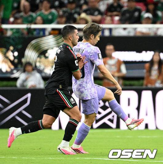 '이강인 그만 때려!' 유니폼 잡고 몸으로 밀고...이강인 향한 멕시코의 집착...