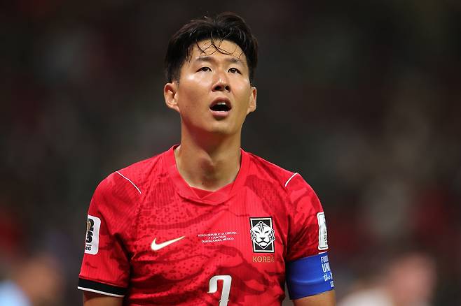 [북중미 월드컵] 홍명보 감독, 남아공전 캡틴 손흥민에게 더 많은 기회 줄까?