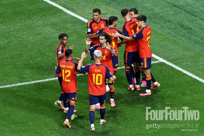 [wc.review] ‘무적함대’ 스페인, 사우디아라비아에 4-0 대승…오야르사발·라민 야말 맹활약