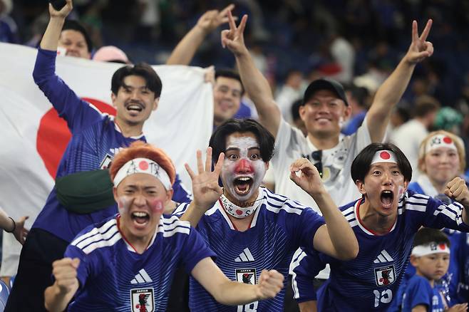 “집에서나 잘해” 日 월드컵 경기장 청소에 주부들은 뿔났다…BBC가 꼬집은 ‘이중잣대’