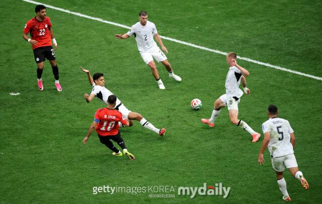 '살라 역전 결승골' 이집트, 월드컵 사상 첫 승리…뉴질랜드에 3-1 역전승, G조 1위 도약 [2026 WC]