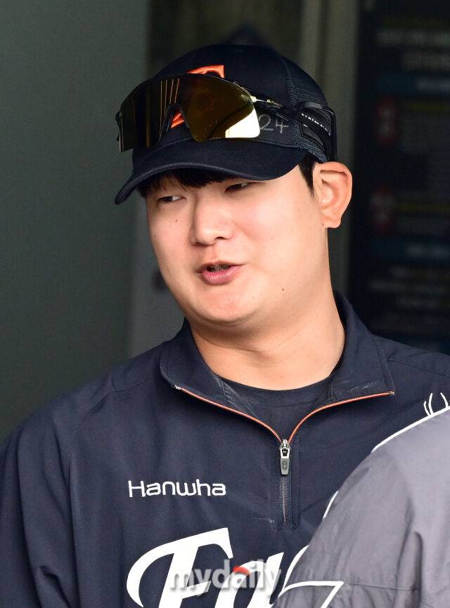 김서현 사구→볼넷→볼넷→삼진→뜬공→볼넷→시련은 끝나지 않았다, 한화 팬들 좀 더 기다려주세요