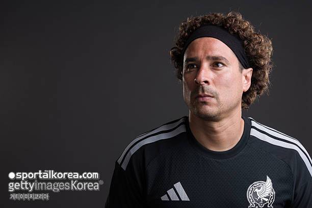 '한국 1-0으로 꺾고 조 1위 확정' 멕시코, 덕분에 최종전서 41세 오초아 선발 카드 꺼낸다...