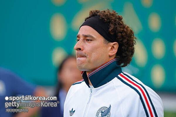 '한국 1-0으로 꺾고 조 1위 확정' 멕시코, 덕분에 최종전서 41세 오초아 선발 카드 꺼낸다...