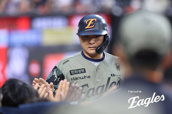 한화 희소식! '무릎 불편' 페라자+'손날 사구' 김태연 선발 출격…23일 두산전 라인업 공개→RYU 한미 2500K '-10' [대전 현장]