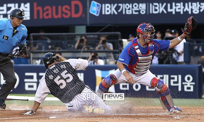 삼성 실책이 LG 승리로…'손주영 36구 세이브' LG, 삼성에 짜릿한 1점 차 승리