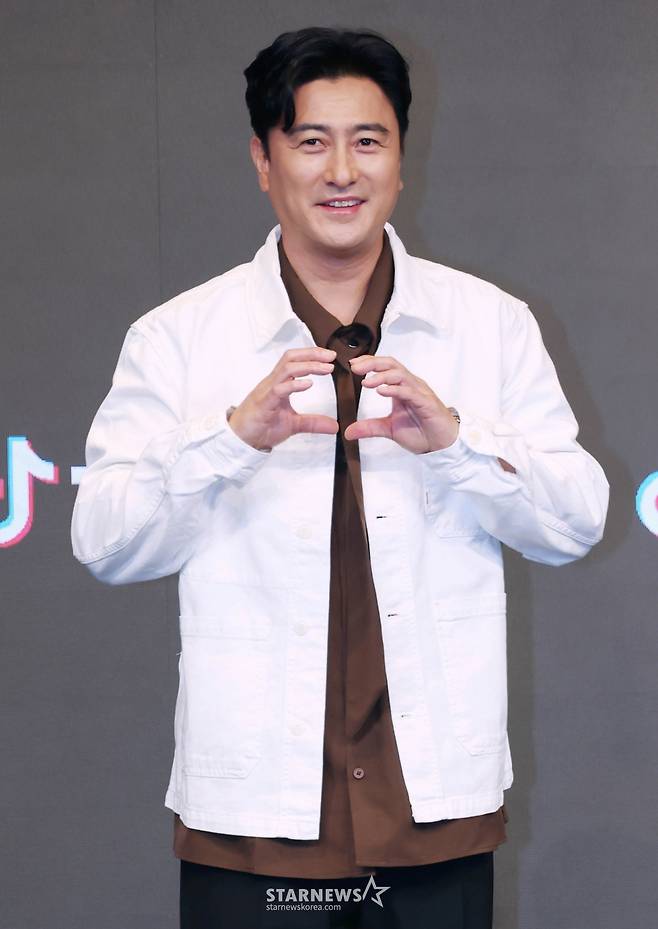 손흥민 조기 교체 언급한 안정환, 사실상 '축구 유튜버' 저격→결과론적인 비판 일침