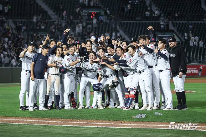 [IS 포커스] 롯데, 일곱 손가락 펼 수 있을까...1153일 만에 도전→마침 상대는 테일러