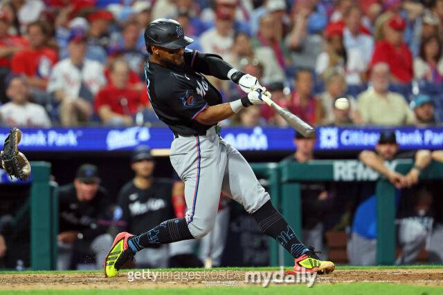 이정후 솔로포 화답…MLB 타율 1위 경쟁 로페스 먼저 달아났다 텍사스 상대 멀티 히트