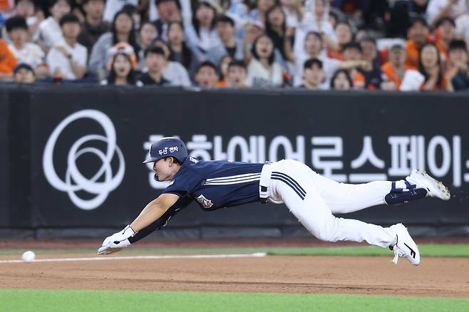 삼성 외면한 '4할 타자', 잠실 와서 꽃 피나…'초대형 트레이드 주인공' 동반 성장 예고