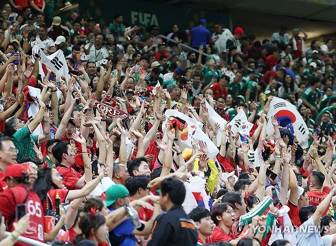 '정몽규 피셜' 나왔다, 월드컵 韓 중계 취소 참사 없다!…정 회장 FIFA에 직접 확인