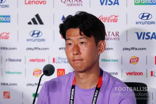 한국에서 손흥민을 뺐어? 남아공도 주전 공격수 다 뺀 '파격 라인업' 가동! 나란히 '차 떼고 붙자'