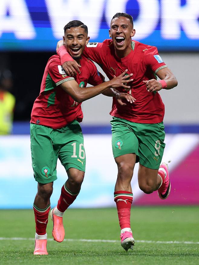 FIFA 83위 반란 일어나는 줄 알았다…모로코, 2번 끌려가고도 집념의 역전승, 32G 무패→32강행 확정 [월드컵 REVIEW]