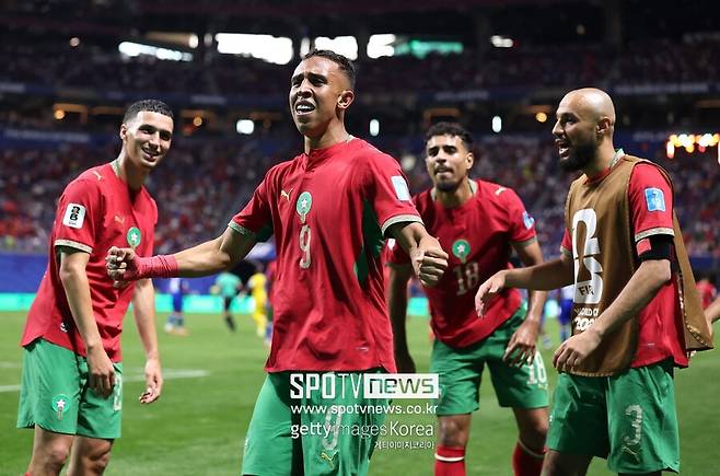 FIFA 83위 반란 일어나는 줄 알았다…모로코, 2번 끌려가고도 집념의 역전승, 32G 무패→32강행 확정 [월드컵 REVIEW]