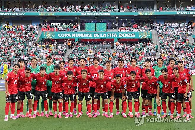 슈팅 수 '한국 3-10 남아공', 이게 말이 되나?…'손흥민 벤치' 홍명보호 구한 김승규 슈퍼세이브→0-0으로 전반 종료 [몬테레이 현장]