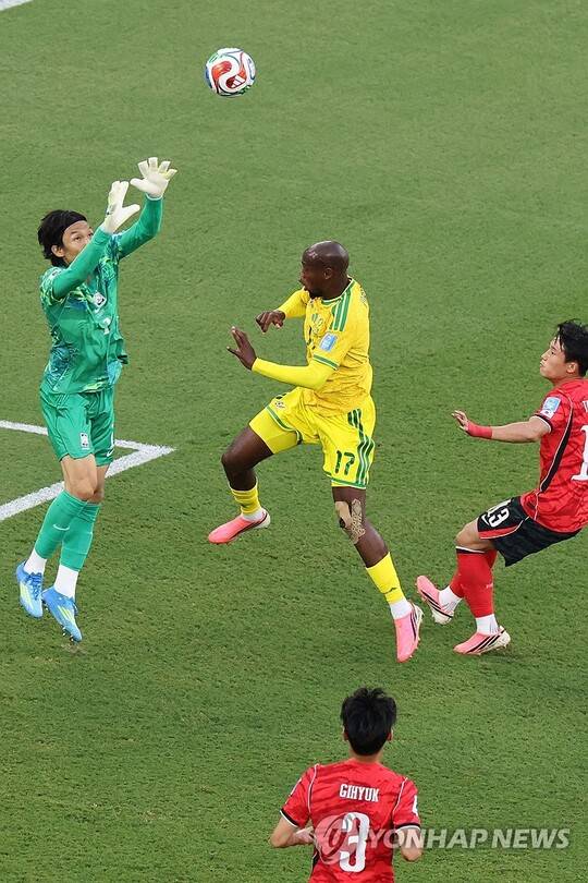 '주장' 손흥민 없으니 우왕좌왕… 홍명보호, 0-0으로 전반 하이드레이션 브레이크