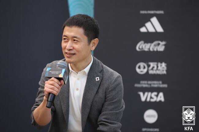 '책상 3번 쾅쾅' 분노한 이영표 해설위원,