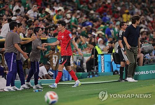 김민재 교체 과정에 무슨 일 있었나?…벤치 앞 냉랭한 기류 향해 팬들의 우려 잇달아